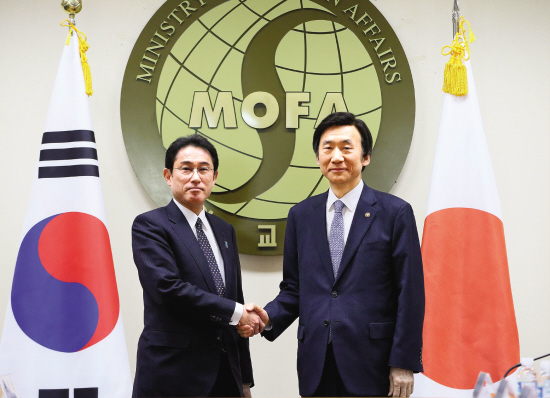 日本碾压韩国,伊布关键制胜 日本碾压韩国,伊布关键制胜