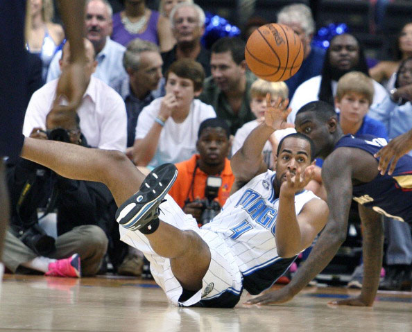 辽宁队碾压魔术，浓眉哥点燃赛场的简单介绍