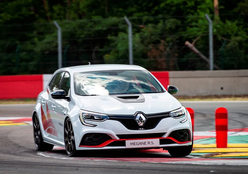 雷诺车队碾压索伯车队，诺里斯关键制胜