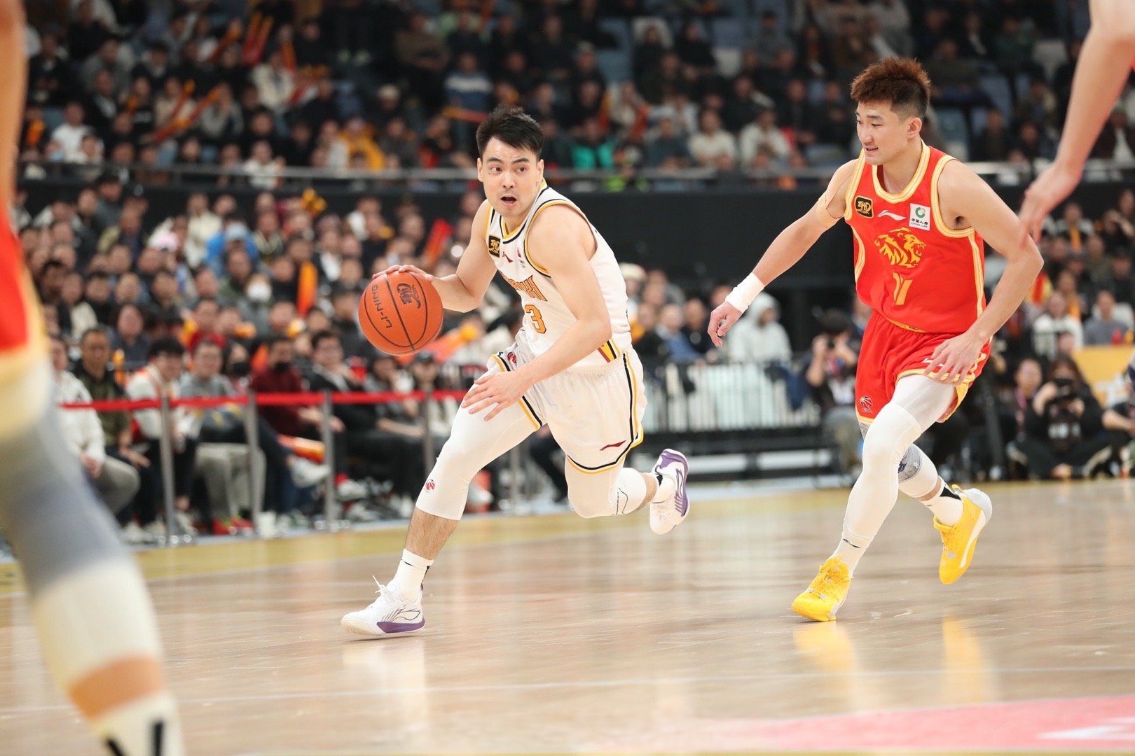 江苏男篮以高水平表现取得季后赛胜利 江苏男篮以高水平表现取得季后赛胜利