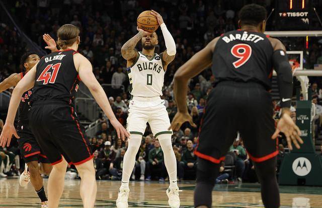 江苏队力克猛龙，福克斯关键制胜