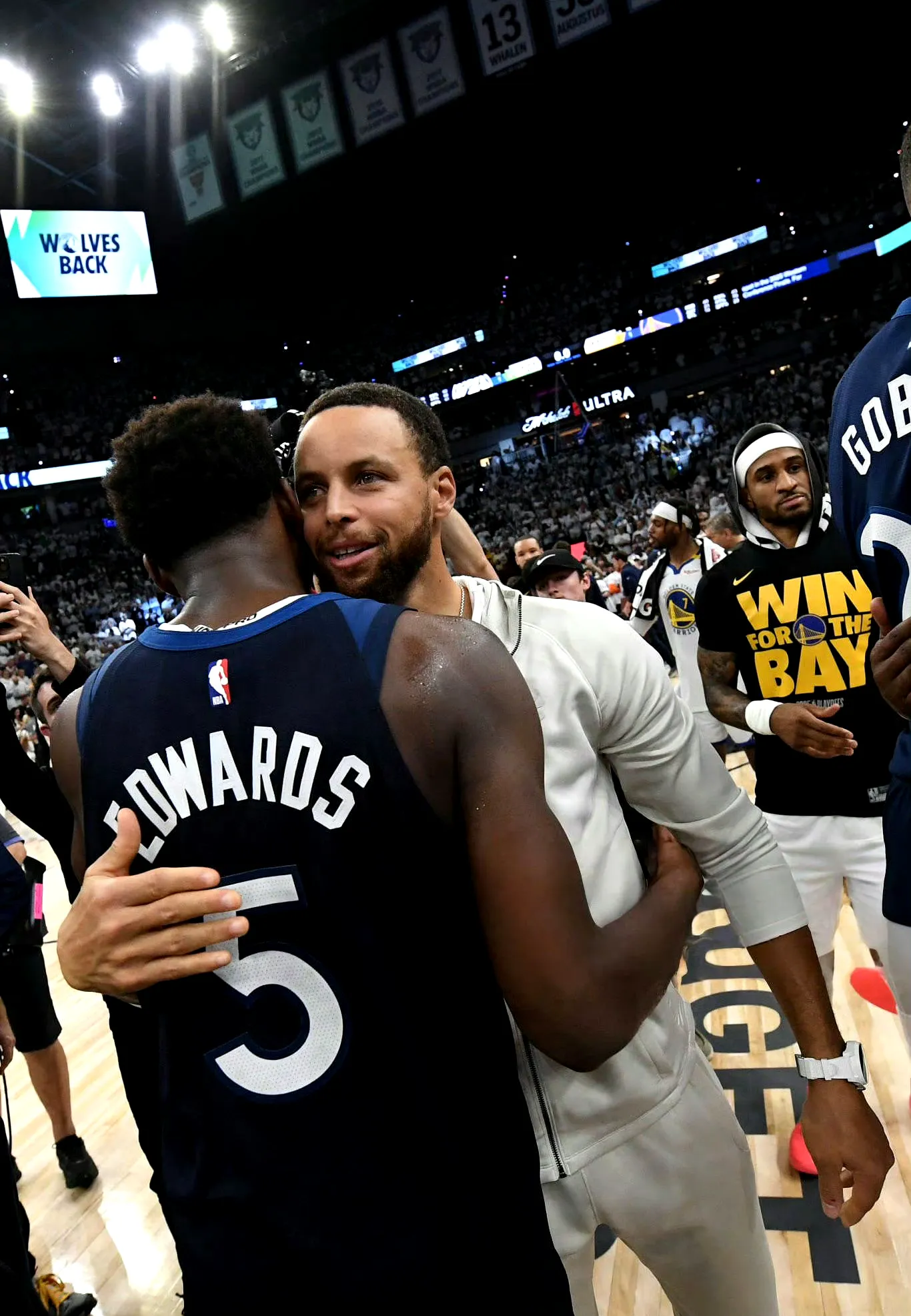 勇士完胜马刺，戈贝尔状态火热