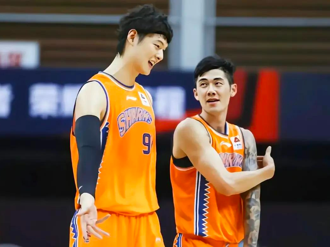 上海队逆转四川队，王哲林点燃赛场